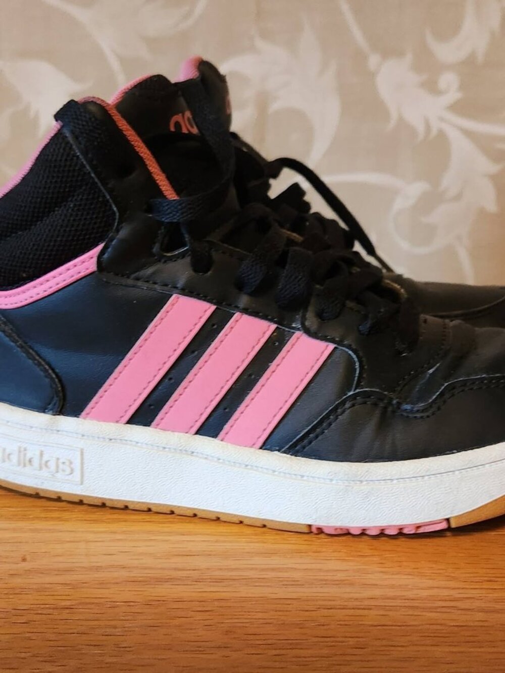4 Youth Girls Adidas Sneakers Black & Pink High Tops